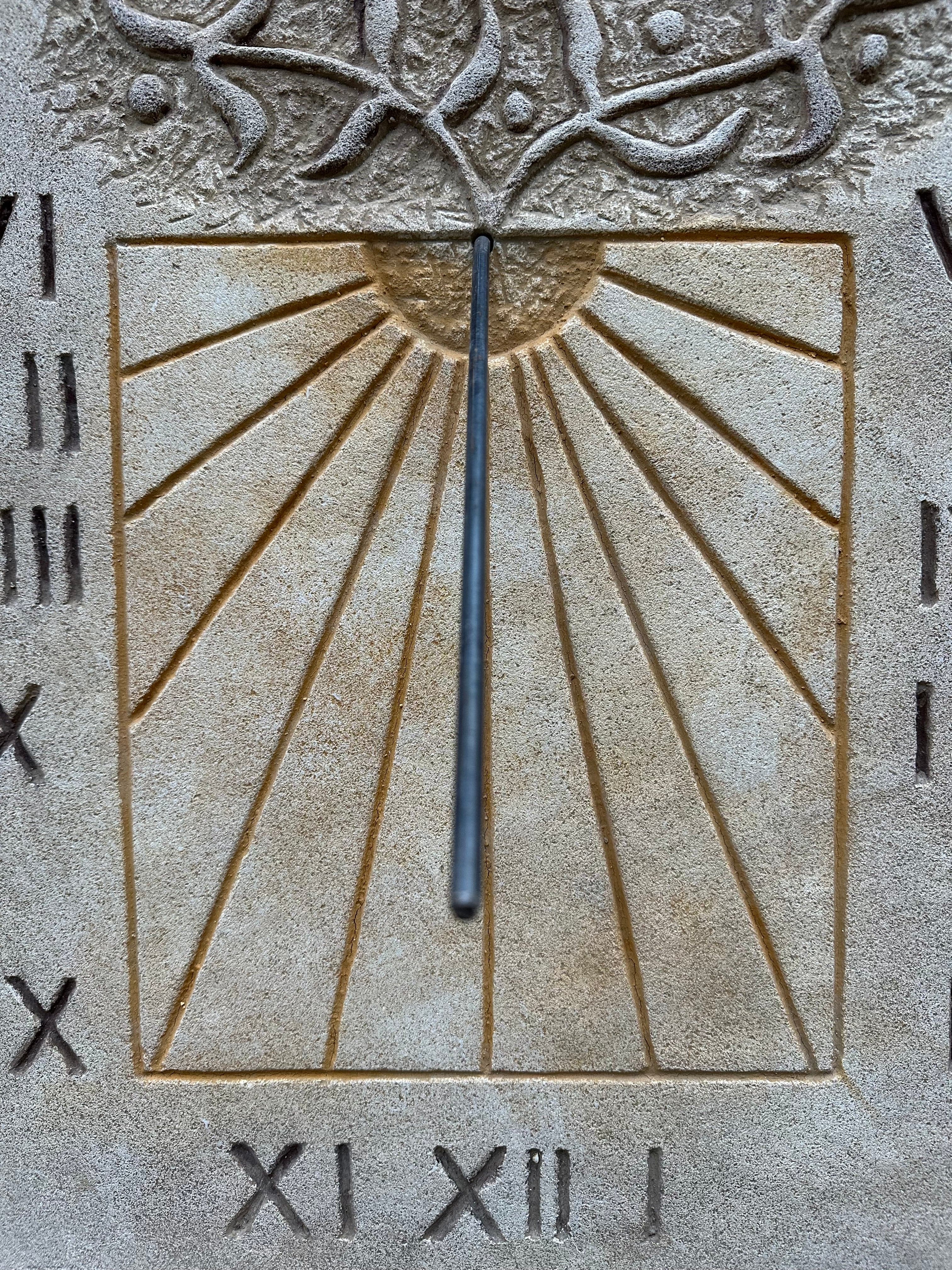 Cadran solaire en pierre naturelle