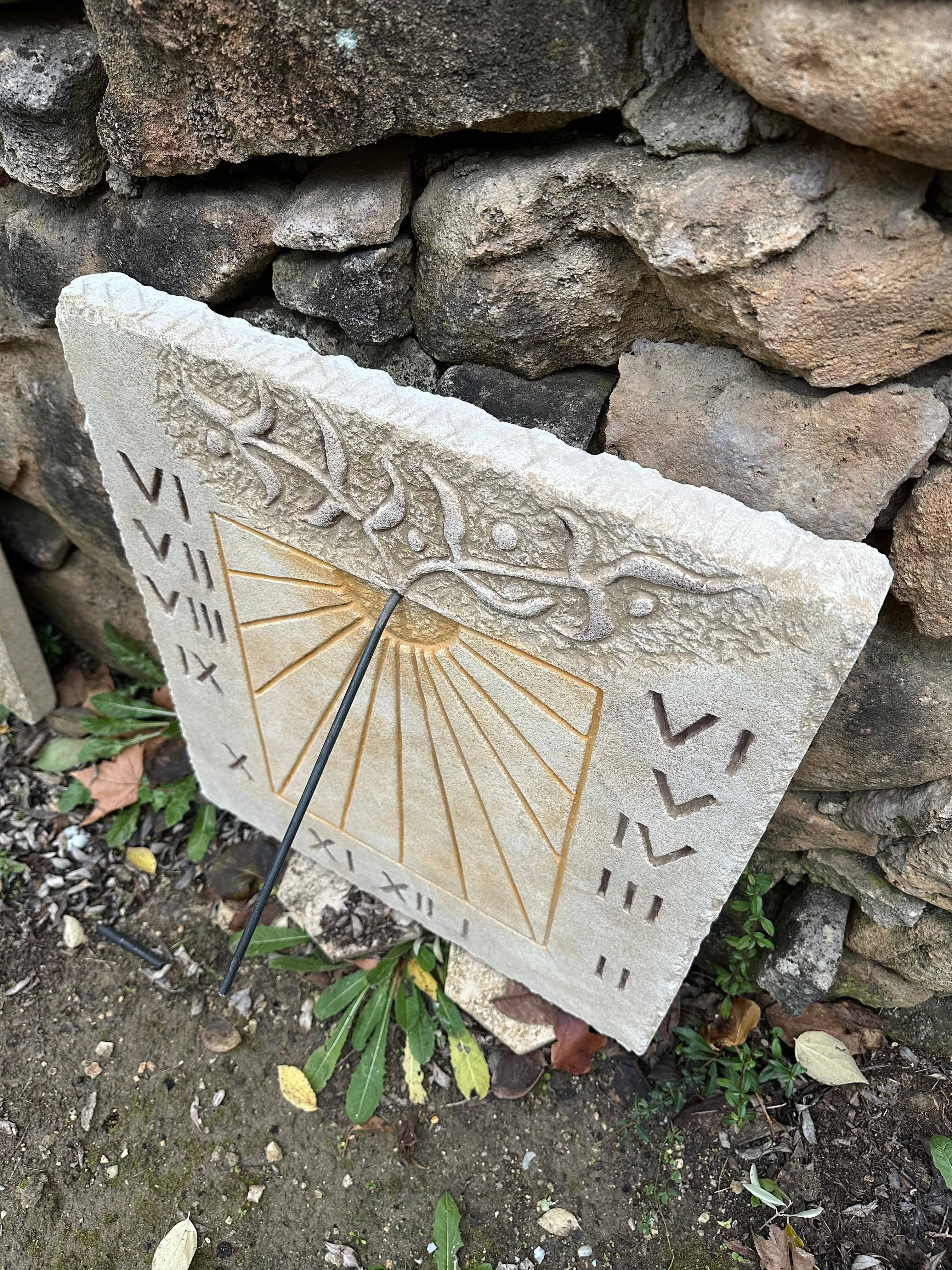 Cadran solaire en pierre naturelle