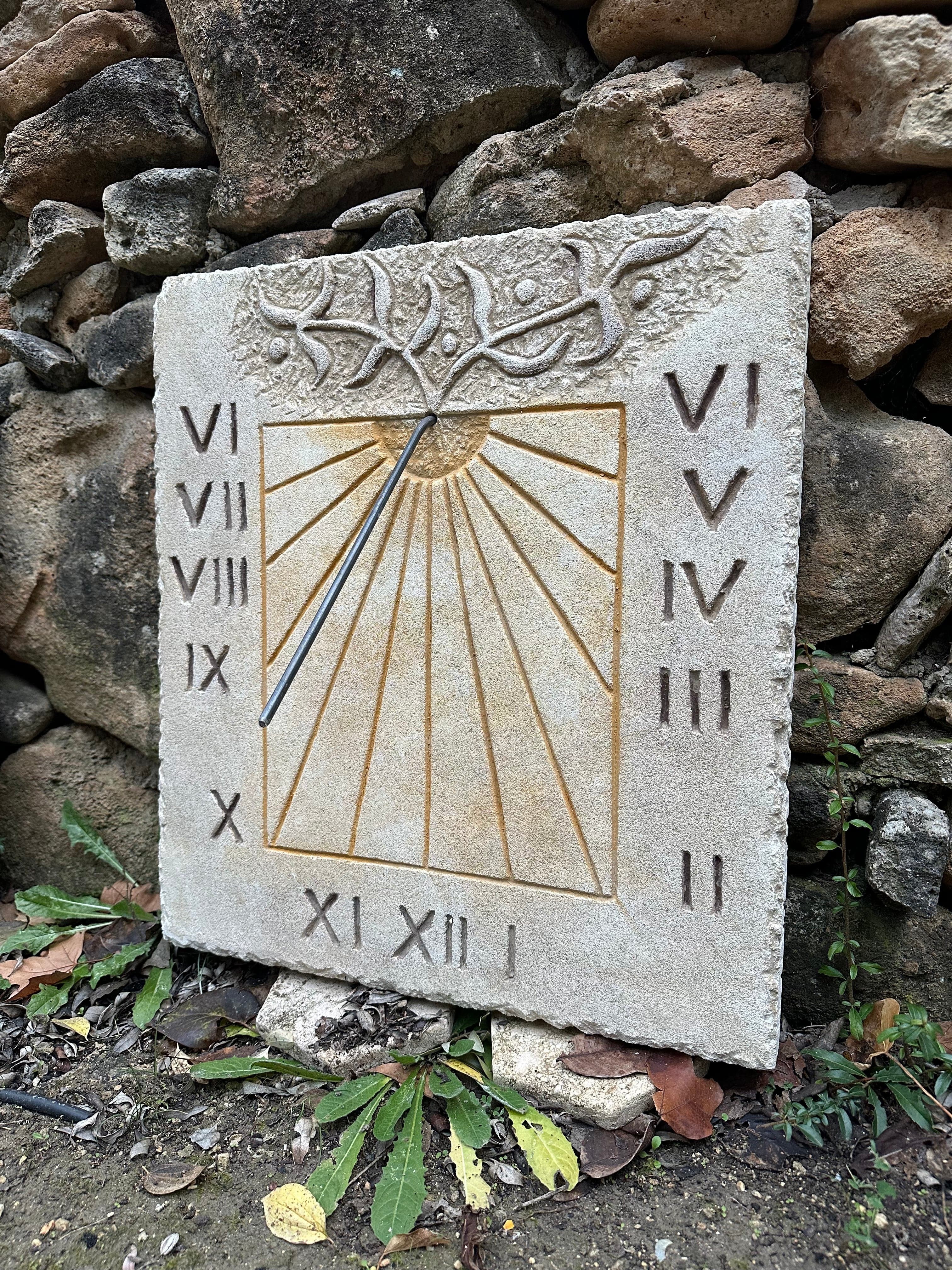 Cadran solaire en pierre naturelle
