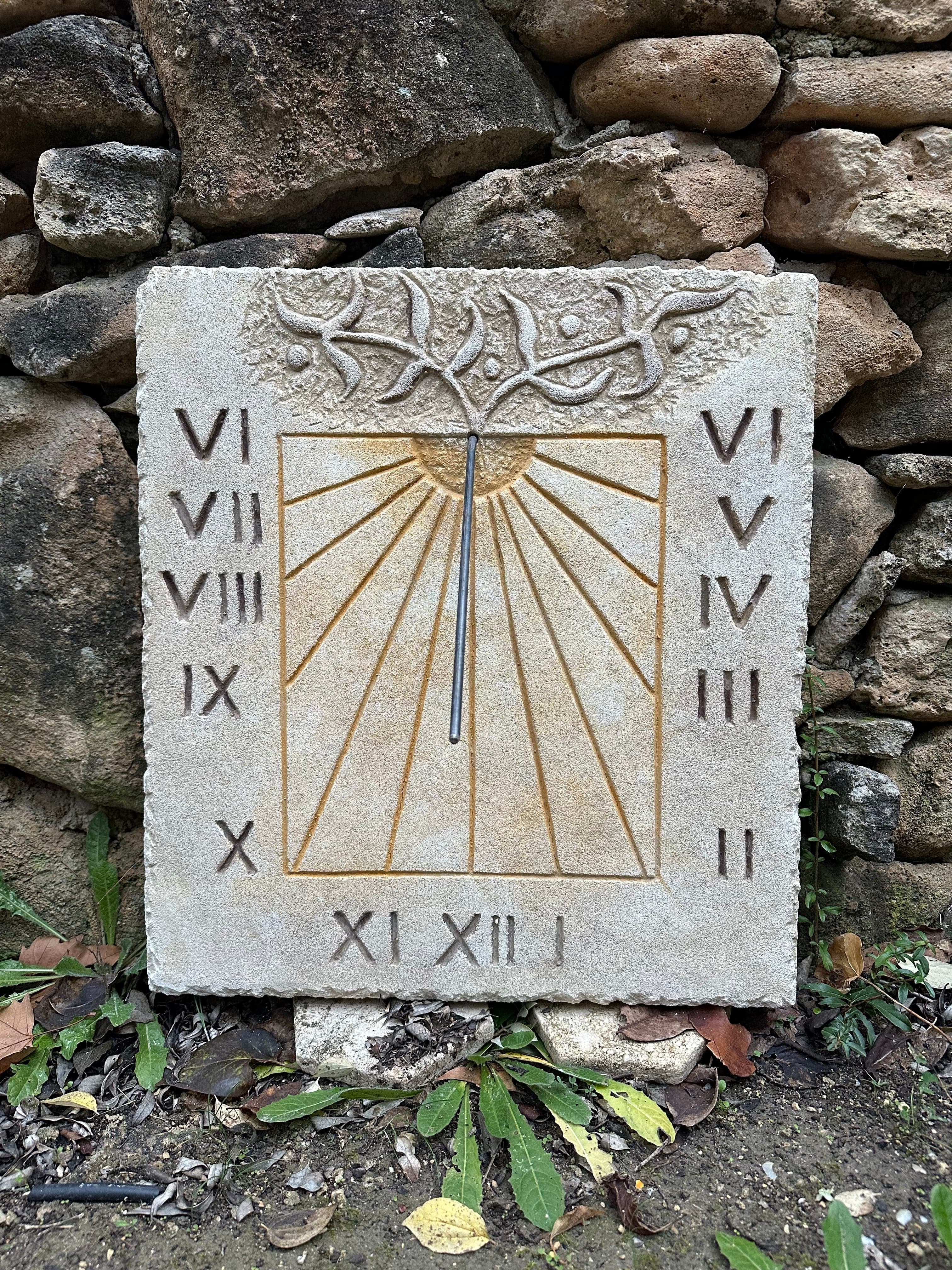 Cadran solaire en pierre naturelle
