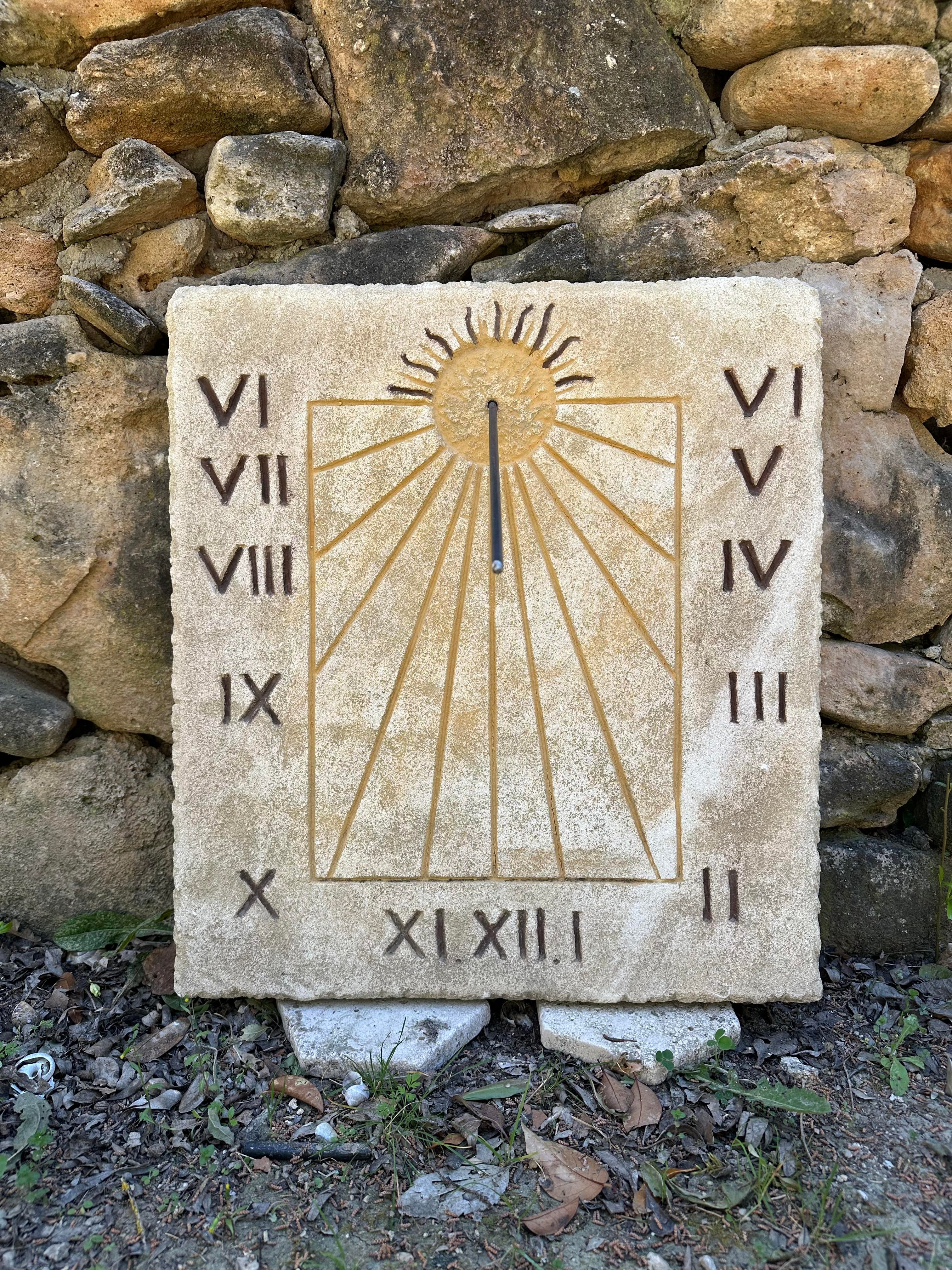 Cadran solaire en pierre naturelle