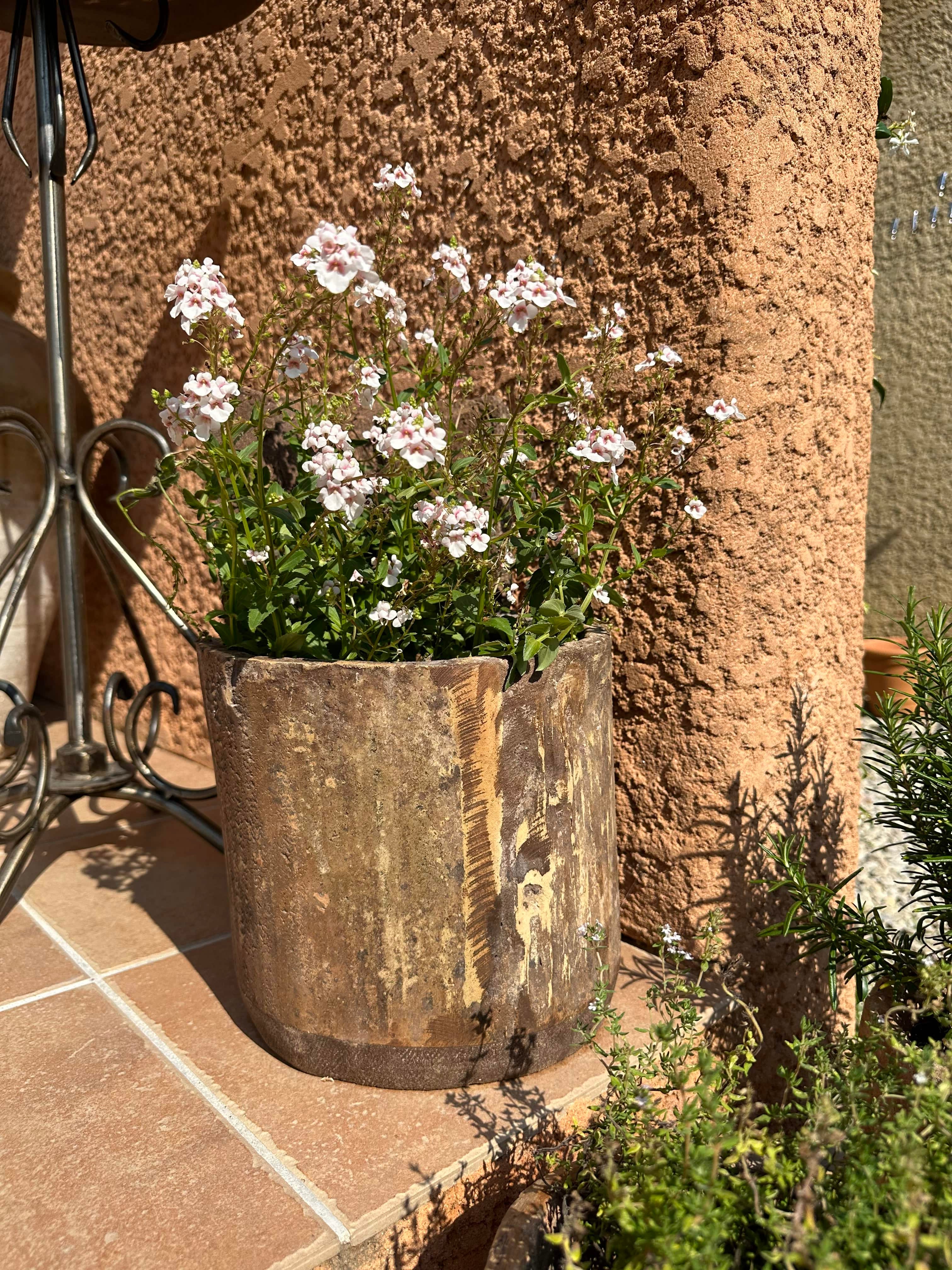 Lourmarin - Pot en tuiles Provençales