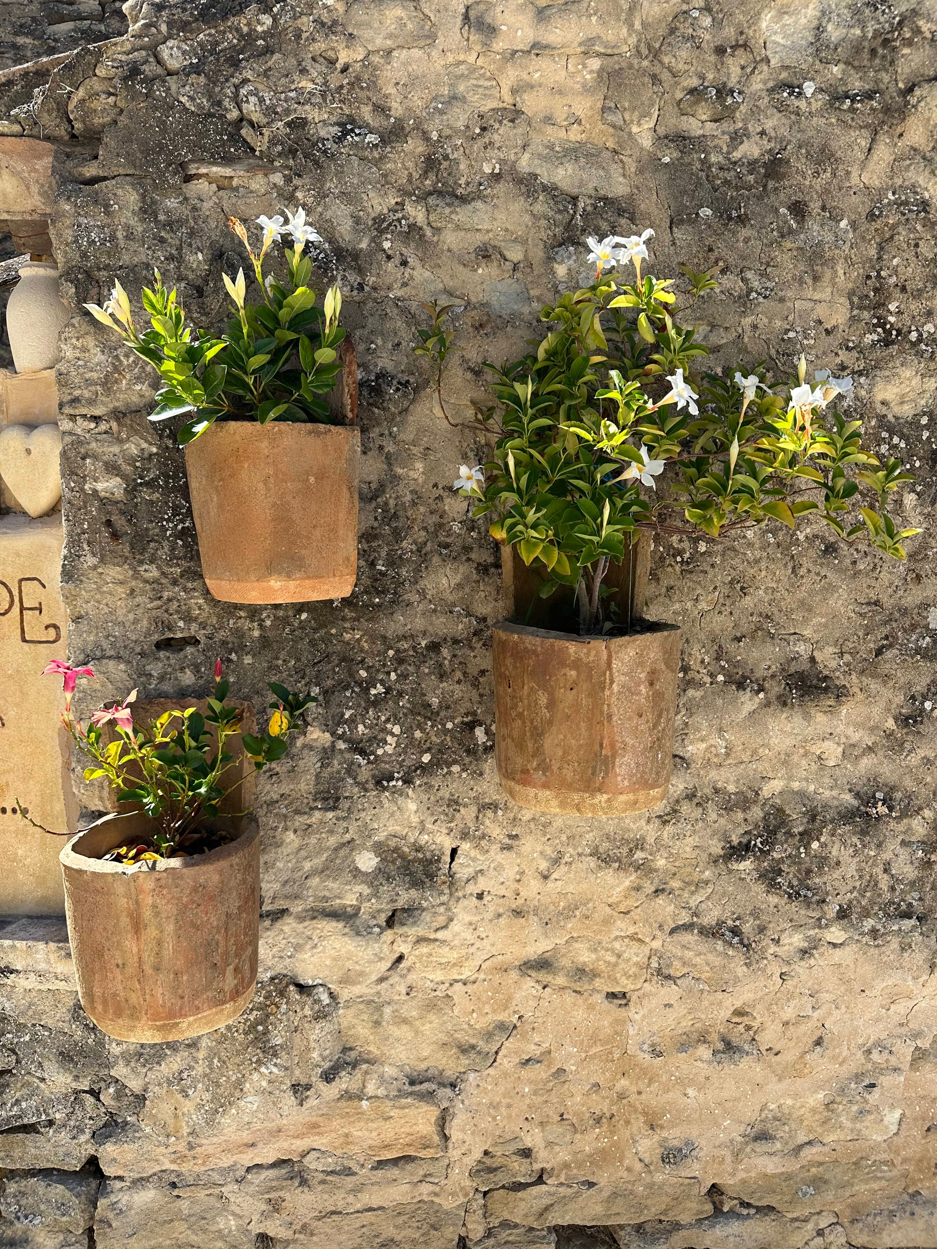 Lourmarin - Pot en tuiles Provençales