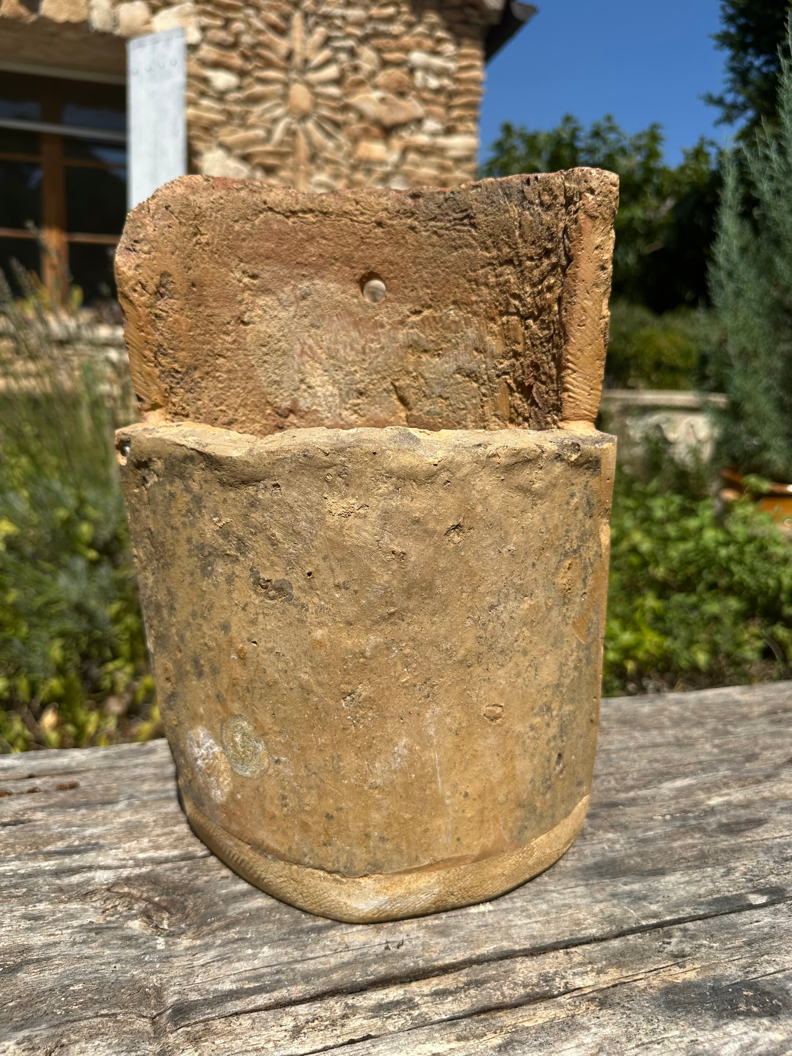 Pot mural en tuiles Provençales 1 | diamètre 21 ; hauteur 33 cm