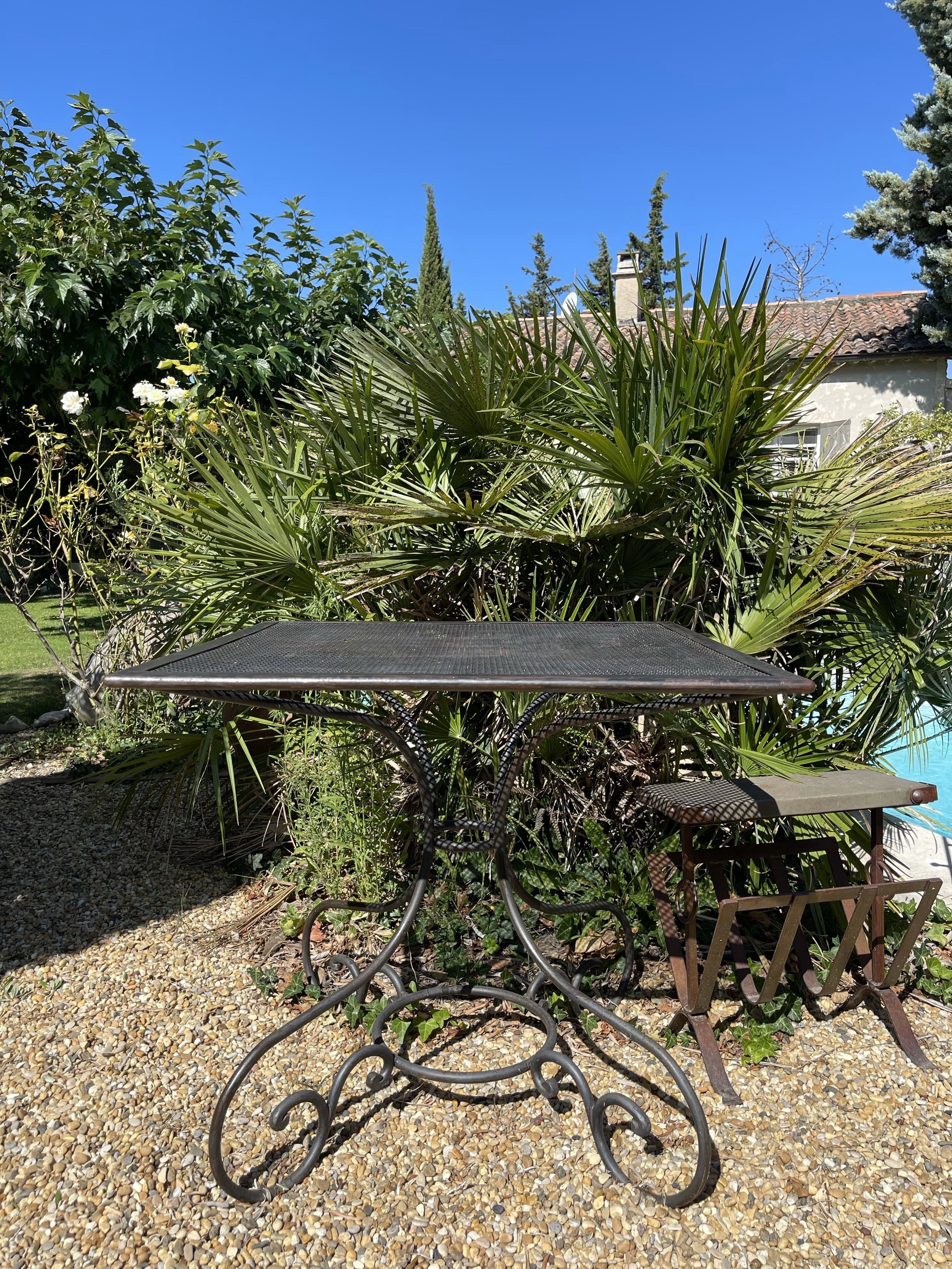 Table de jardin en fer forgé
