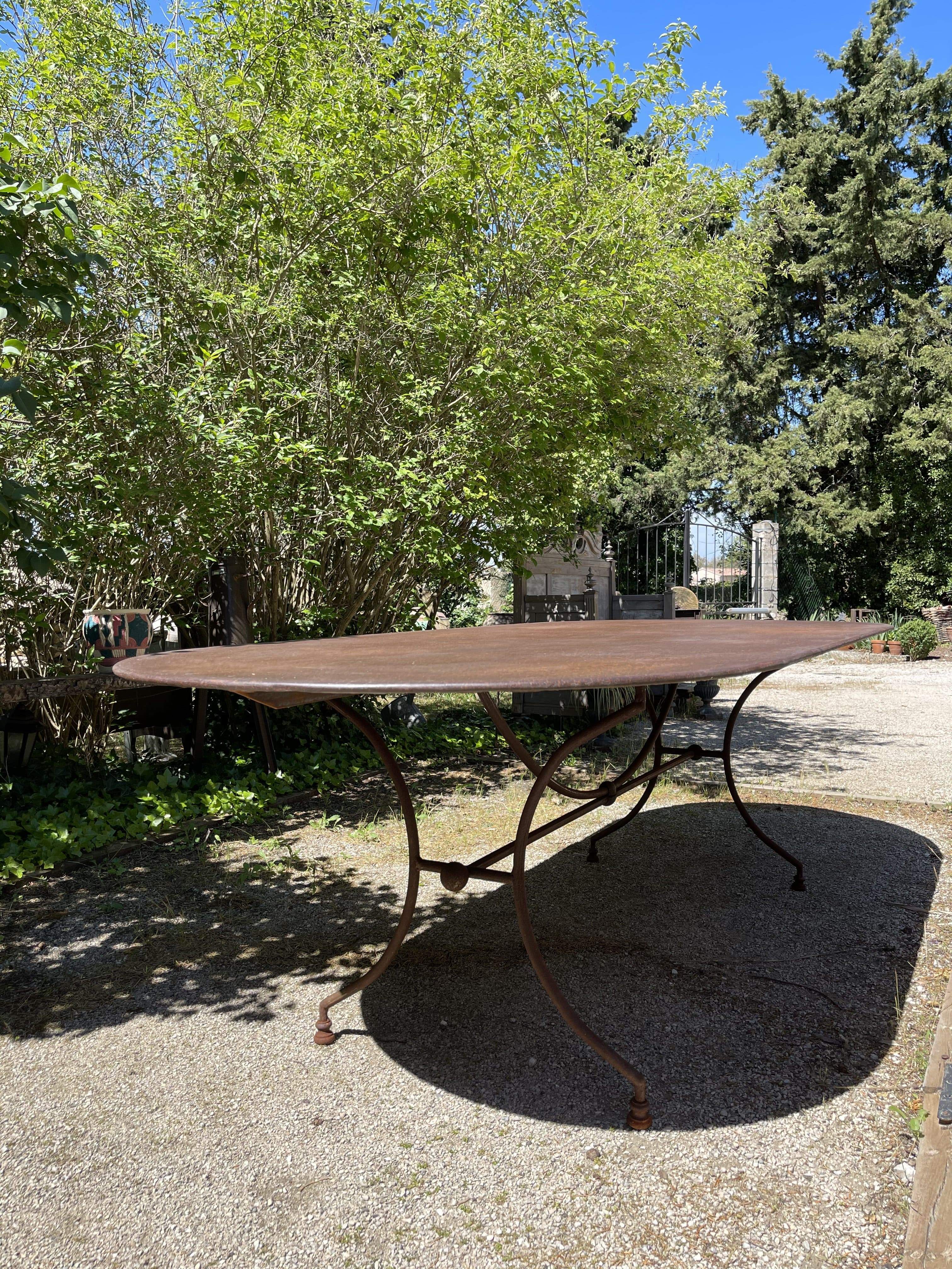 Table de jardin en fer forgé artisanal